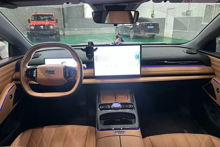 Used Geely Galaxy 8 2025 130km EM-i Deluxe Edition Interior 1