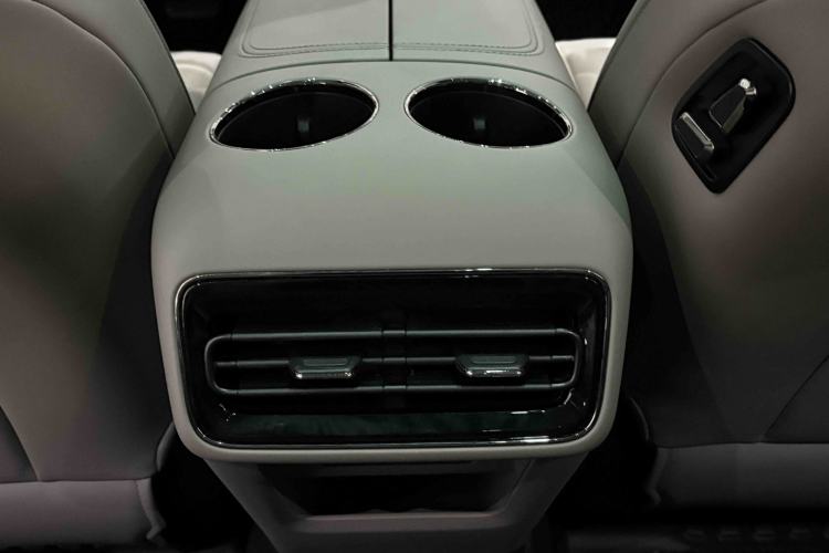 Used Geely Galaxy 8 2025 130km EM-i Deluxe Edition Interior 11