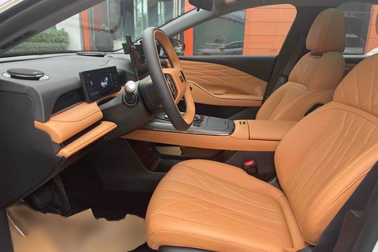 Used Geely Galaxy 8 2025 130km EM-i Deluxe Edition Interior 12
