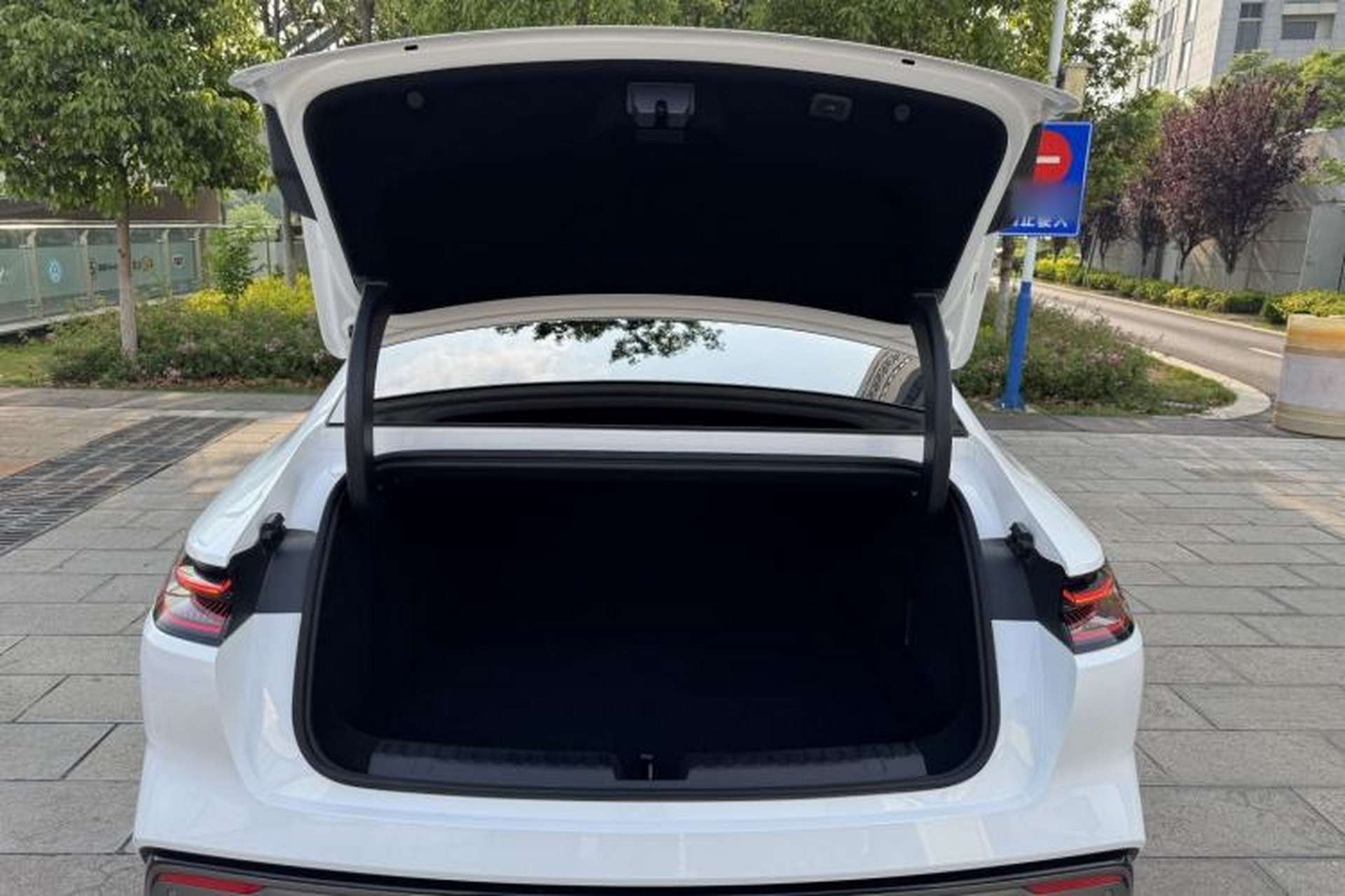 Used Geely Galaxy 8 2025 130km EM-P Starship Edition Interior 12