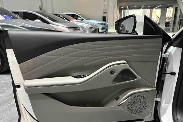 Used Geely Galaxy 8 2025 130km EM-i Deluxe Edition Interior 14