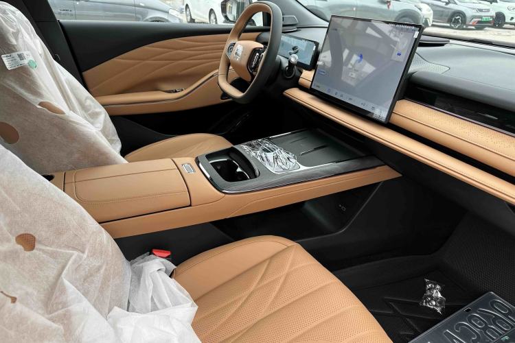 Used Geely Galaxy 8 2025 130km EM-i Prestige Edition Interior 2