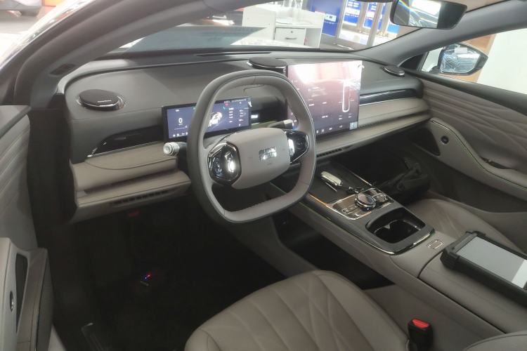 Used Geely Galaxy 8 2025 130km EM-i Deluxe Edition Interior 2