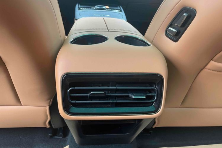 Used Geely Galaxy 8 2025 130km EM-i Deluxe Edition Interior 4