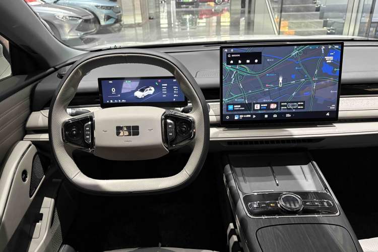 Used Geely Galaxy 8 2025 130km EM-i Deluxe Edition Interior 4