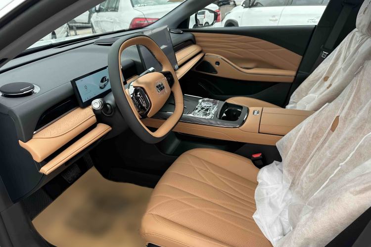 Used Geely Galaxy 8 2025 130km EM-i Prestige Edition Interior 4