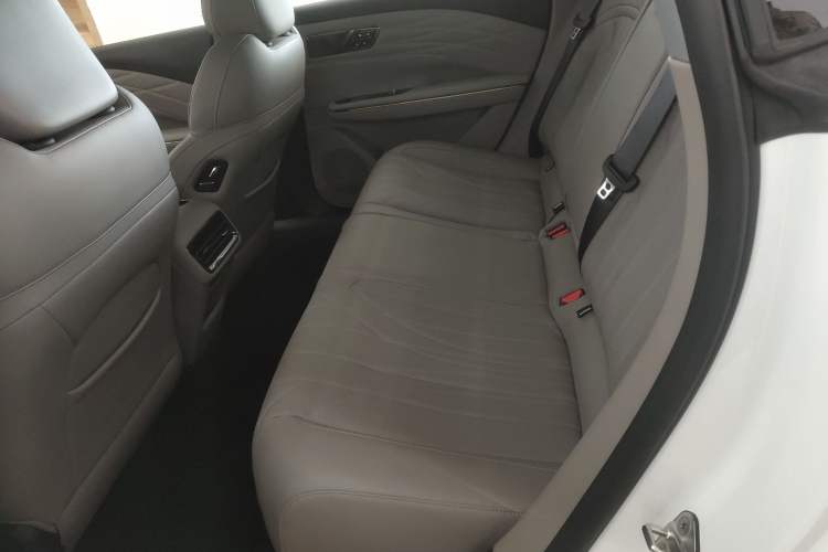 Used Geely Galaxy 8 2025 130km EM-i Deluxe Edition Interior 4