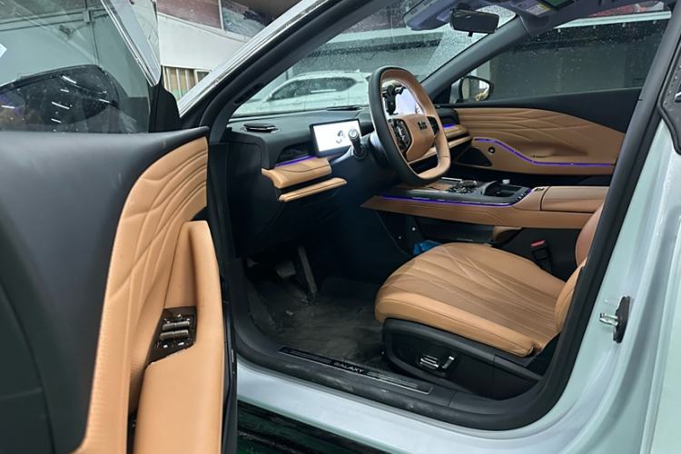 Used Geely Galaxy 8 2025 130km EM-i Deluxe Edition Interior 5