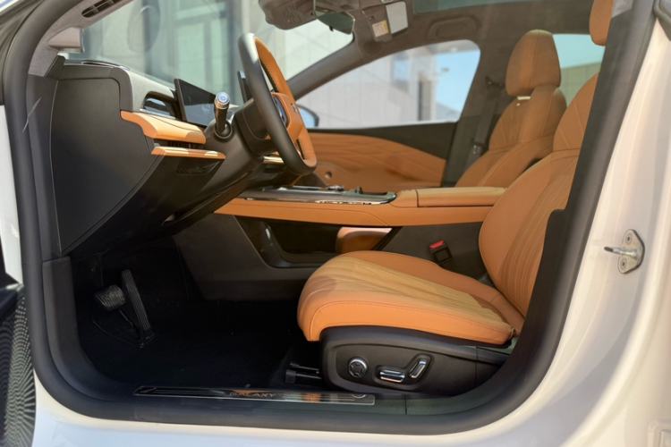 Used Geely Galaxy 8 2025 130km EM-P Starship Edition Interior 5