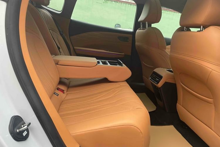 Used Geely Galaxy 8 2025 130km EM-i Deluxe Edition Interior 7