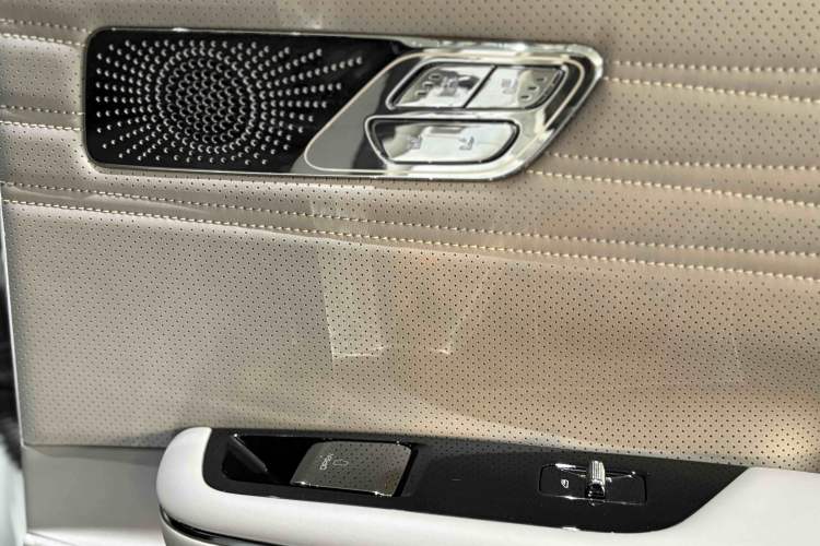 Used Geely Galaxy 8 2025 130km EM-i Deluxe Edition Interior 7