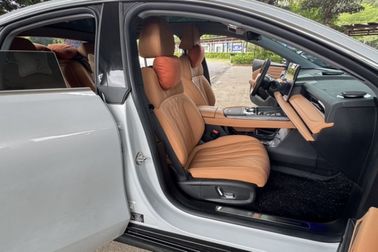 Used Geely Galaxy 8 2025 130km EM-i Deluxe Edition Interior 8