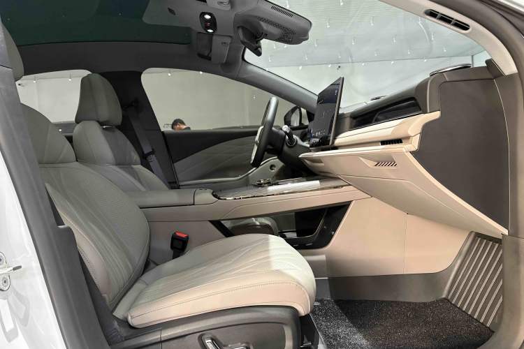 Used Geely Galaxy 8 2025 130km EM-i Deluxe Edition Interior 8
