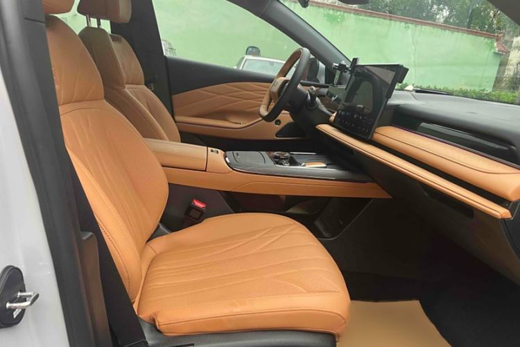 Used Geely Galaxy 8 2025 130km EM-i Deluxe Edition Interior 9