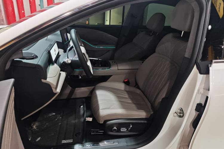 Used Geely Galaxy 8 2025 130km EM-i Flagship Edition Left Front Seat