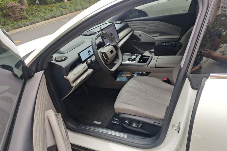 Used Geely Galaxy 8 2025 130km EM-i Flagship Edition Left Front Seat