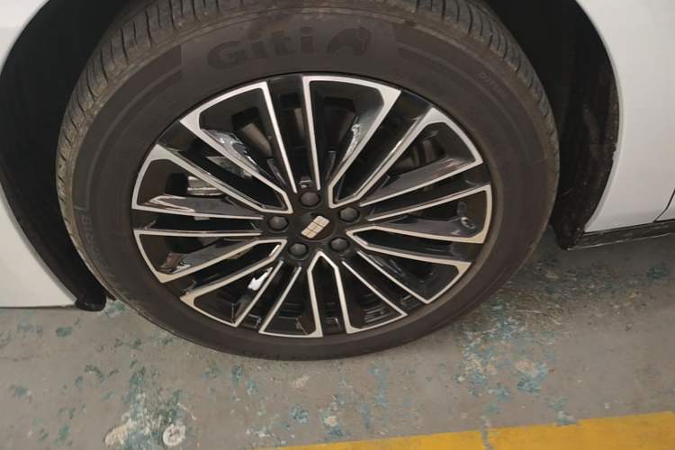 Used Geely Galaxy 8 2025 130km EM-i Deluxe Edition Left Front Wheel Hub
