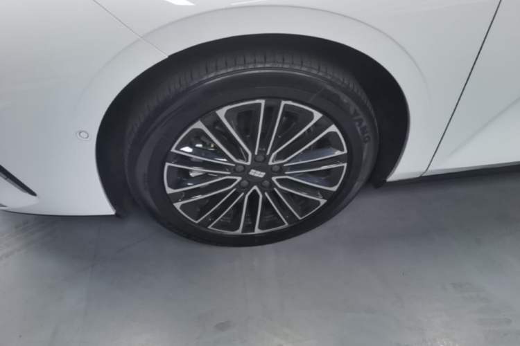 Used Geely Galaxy 8 2025 130km EM-i Deluxe Edition Left Front Wheel Hub
