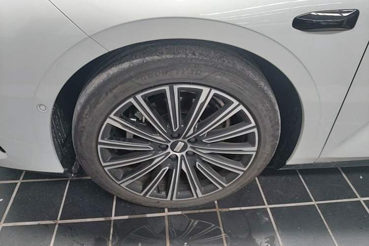 Used Geely Galaxy 8 2025 130km EM-P Starship Edition Left Front Wheel Hub