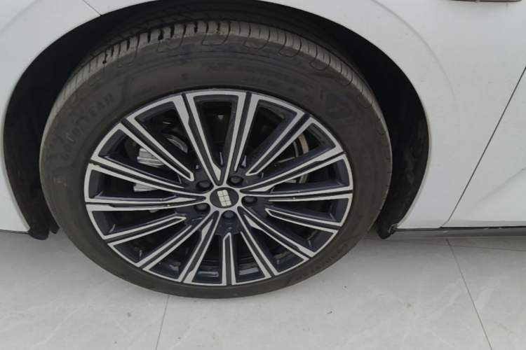 Used Geely Galaxy 8 2025 130km EM-P Starship Edition Left Front Wheel Hub