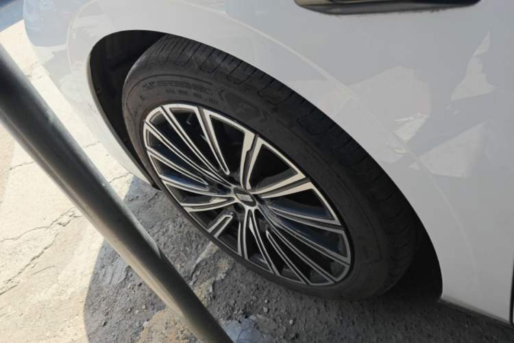 Used Geely Galaxy 8 2025 130km EM-P Starship Edition Left Front Wheel Hub