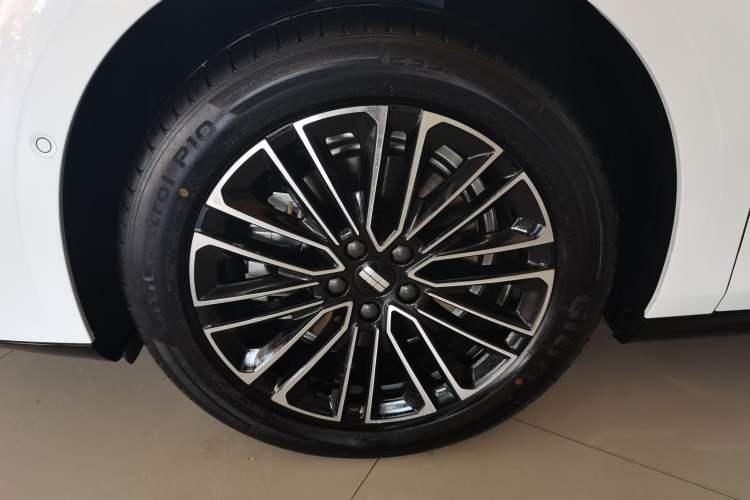 Used Geely Galaxy 8 2025 130km EM-i Prestige Edition Left Front Wheel Hub