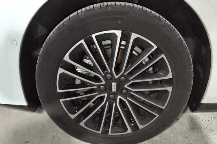 Used Geely Galaxy 8 2025 130km EM-i Prestige Edition Left Front Wheel Hub