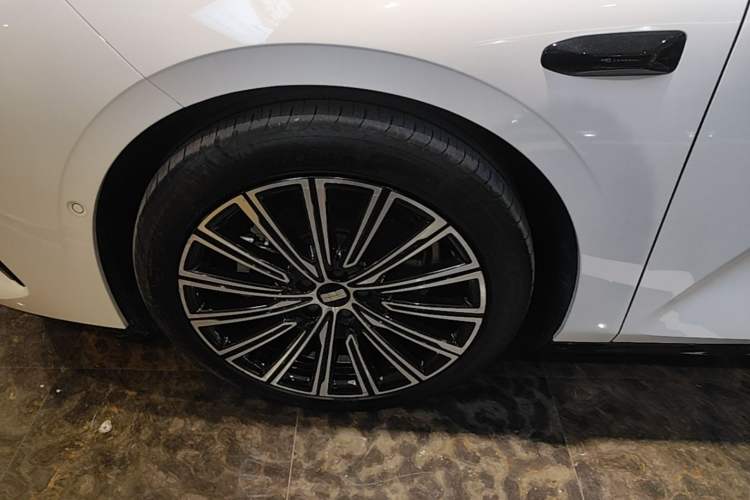 Used Geely Galaxy 8 2025 130km EM-P Starship Edition Left Front Wheel Hub