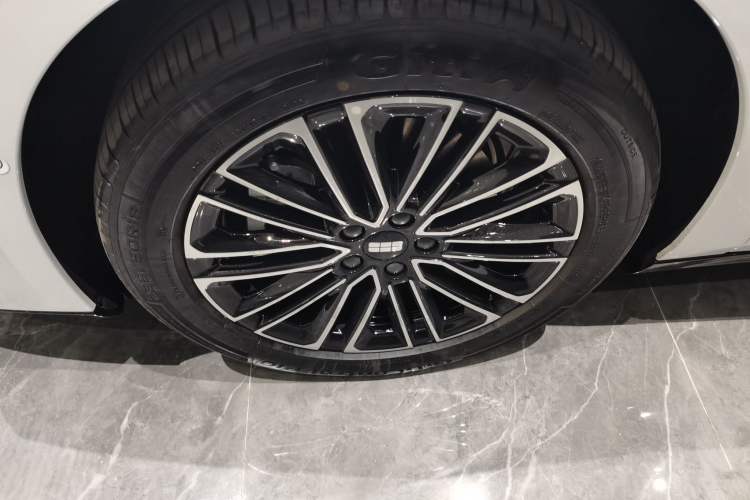 Used Geely Galaxy 8 2025 130km EM-i Deluxe Edition Left Front Wheel Hub