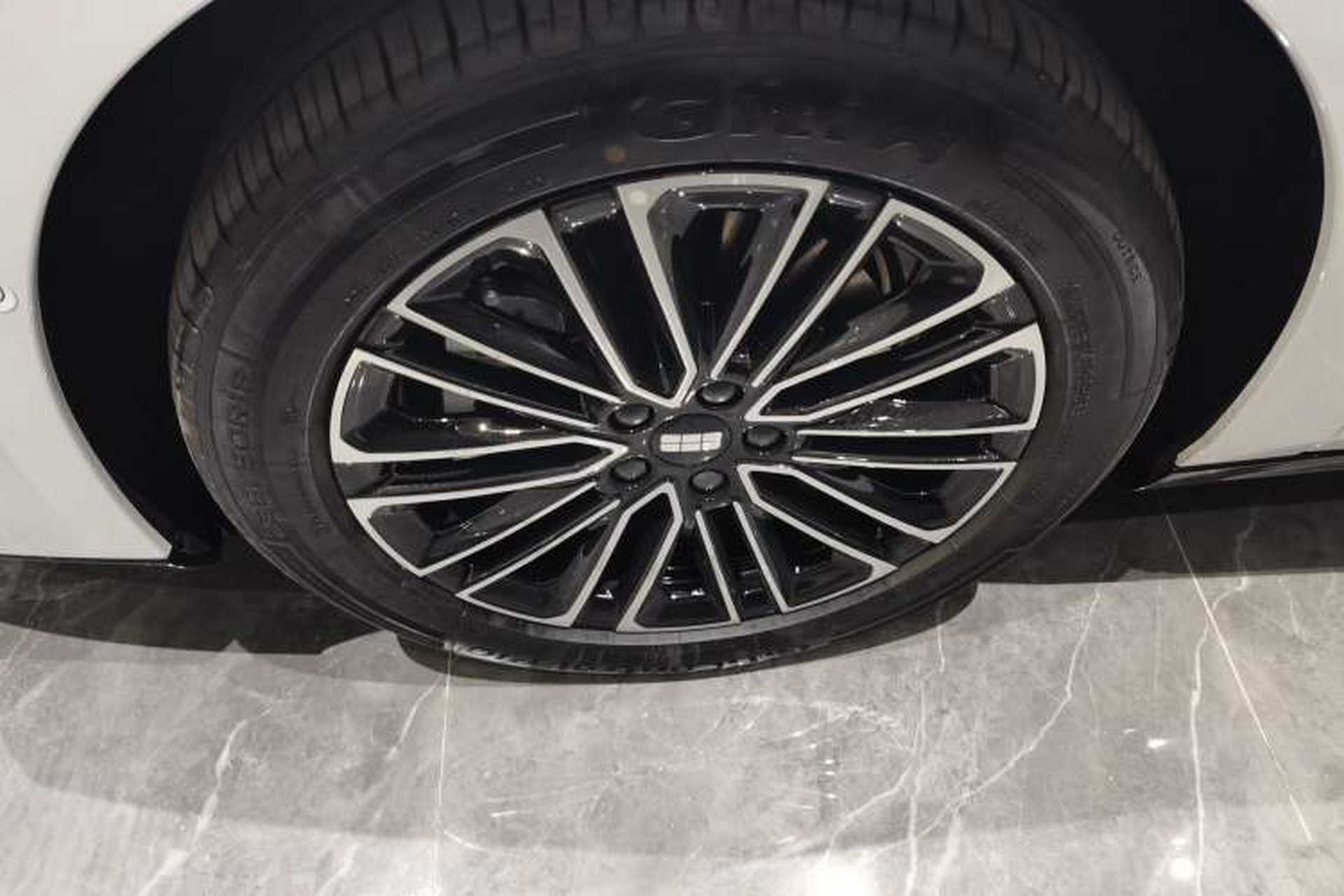Used Geely Galaxy 8 2025 130km EM-i Deluxe Edition Left Front Wheel Hub