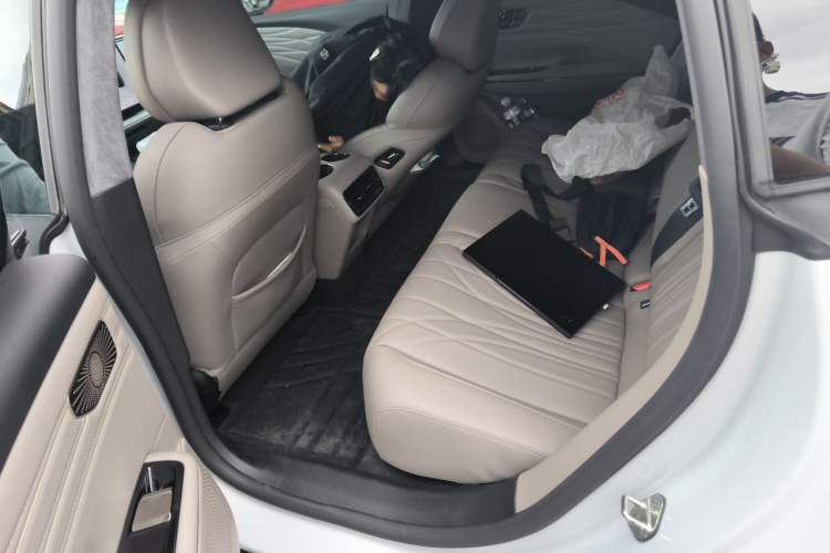 Used Geely Galaxy 8 2025 130km EM-P Starship Edition Left Rear Seat