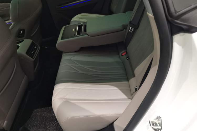Used Geely Galaxy 8 2025 130km EM-i Deluxe Edition Left Rear Seat