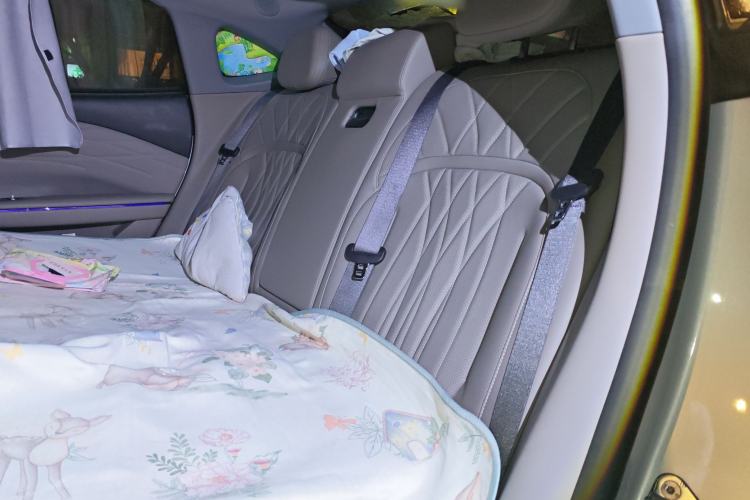 Used Geely Galaxy 8 2025 130km EM-i Prestige Edition Left Rear Seat