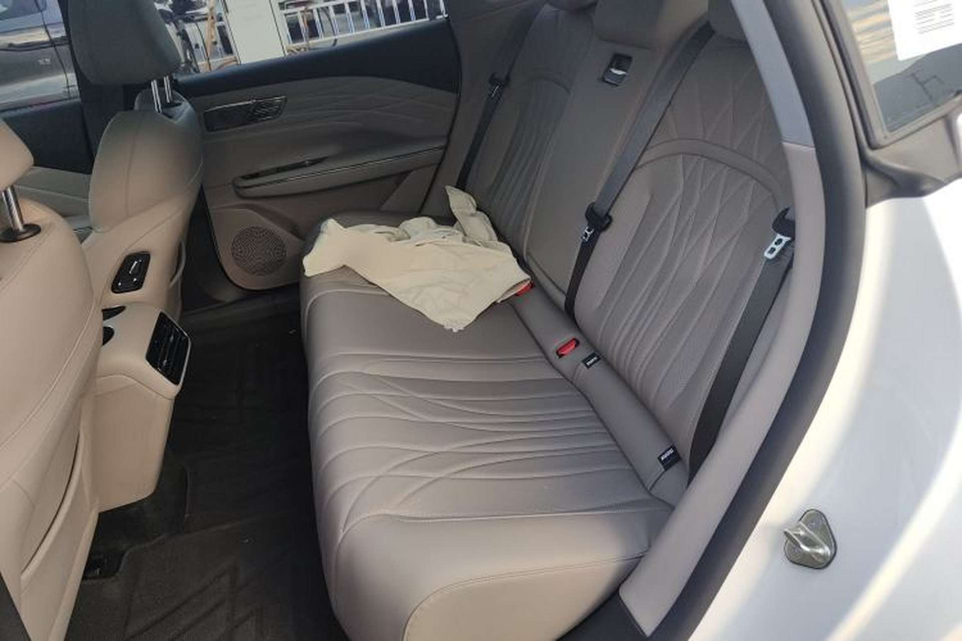 Used Geely Galaxy 8 2025 130km EM-i Deluxe Edition Left Rear Seat