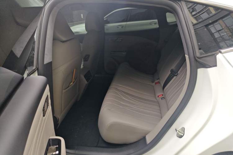 Used Geely Galaxy 8 2025 130km EM-i Flagship Edition Left Rear Seat