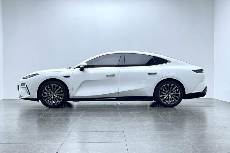 Used Geely Galaxy 8 2025 130km EM-i Flagship Edition Left Side