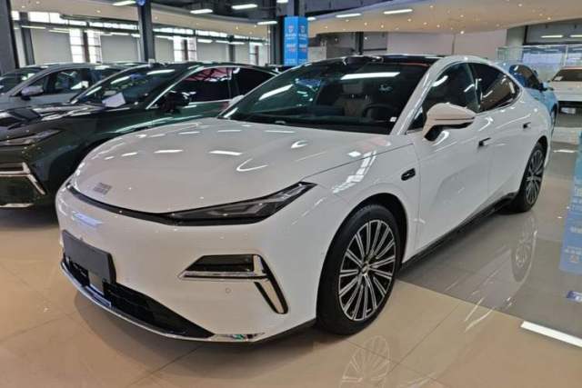 Used Geely Galaxy 8 2025 130km EM-P Starship Edition