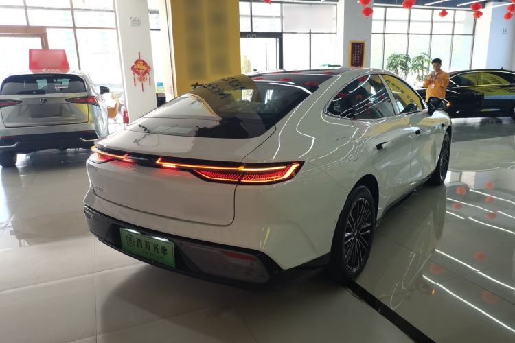 Used Geely Galaxy 8 2025 130km EM-i Prestige Edition Rear Right 45 Deg