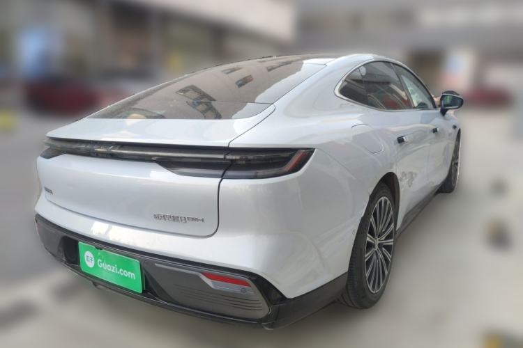 Used Geely Galaxy 8 2025 130km EM-i Flagship Edition Rear Right 45 Deg