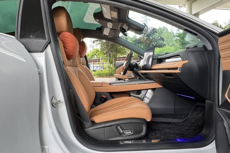 Used Geely Galaxy 8 2025 130km EM-i Deluxe Edition Right Front Seat