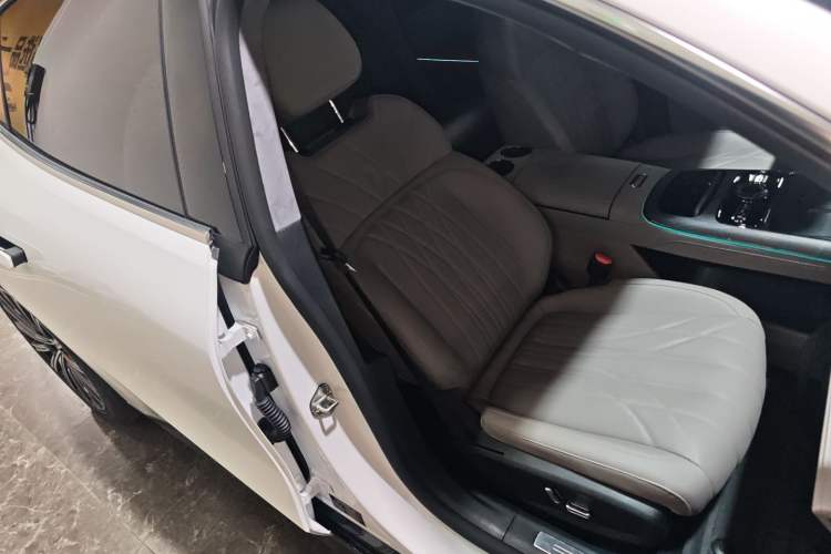 Used Geely Galaxy 8 2025 130km EM-i Flagship Edition Right Front Seat