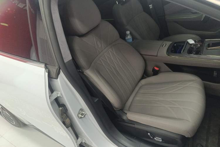 Used Geely Galaxy 8 2025 130km EM-i Flagship Edition Right Front Seat