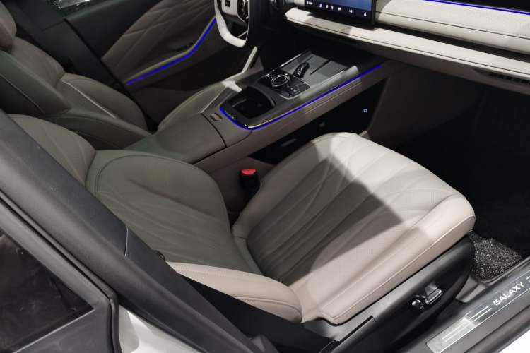 Used Geely Galaxy 8 2025 130km EM-i Deluxe Edition Right Front Seat