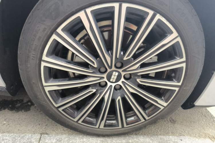 Used Geely Galaxy 8 2025 130km EM-P Starship Edition Right Front Wheel Hub