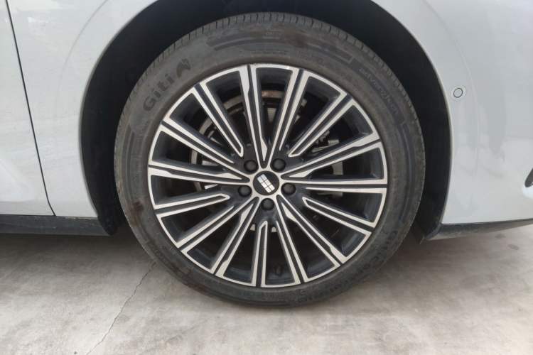 Used Geely Galaxy 8 2025 130km EM-i Flagship Edition Right Front Wheel Hub
