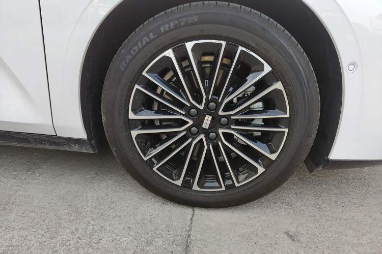 Used Geely Galaxy 8 2025 130km EM-i Deluxe Edition Right Front Wheel Hub