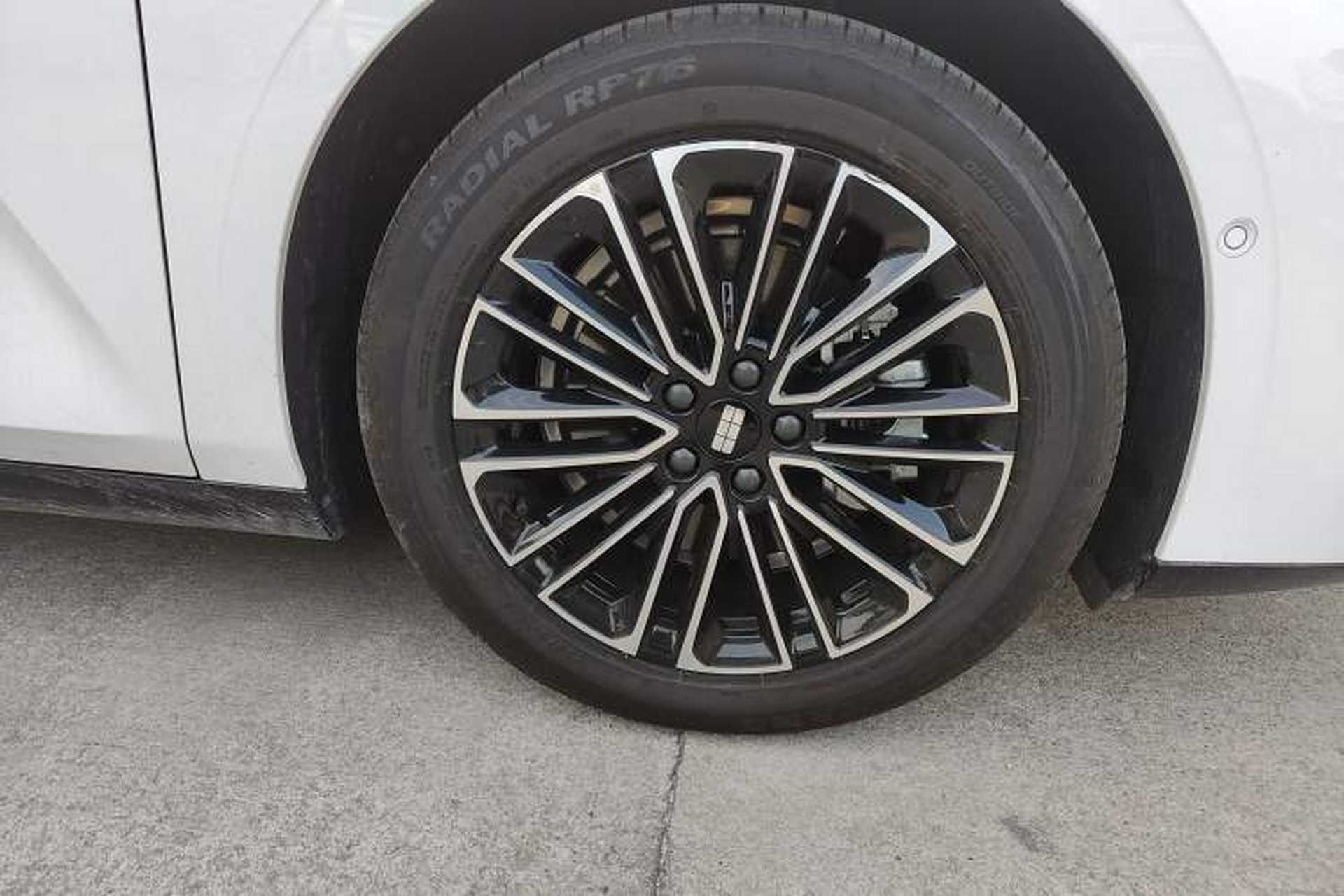Used Geely Galaxy 8 2025 130km EM-i Deluxe Edition Right Front Wheel Hub