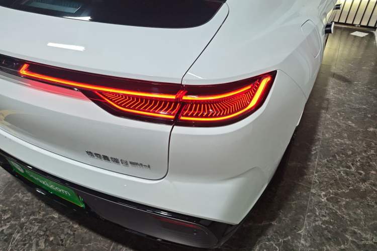 Used Geely Galaxy 8 2025 130km EM-i Flagship Edition Right Rear Taillight