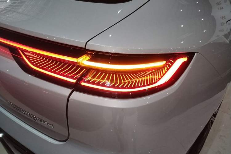 Used Geely Galaxy 8 2025 130km EM-i Flagship Edition Right Rear Taillight