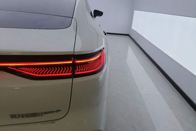 Used Geely Galaxy 8 2025 130km EM-P Starship Edition Right Rear Taillight